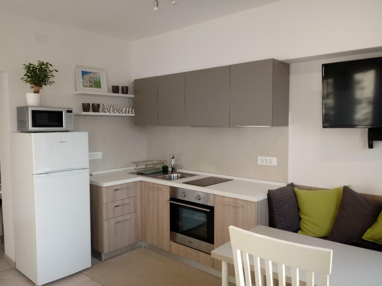 Sunsplash Apartments Пула Екстер'єр фото