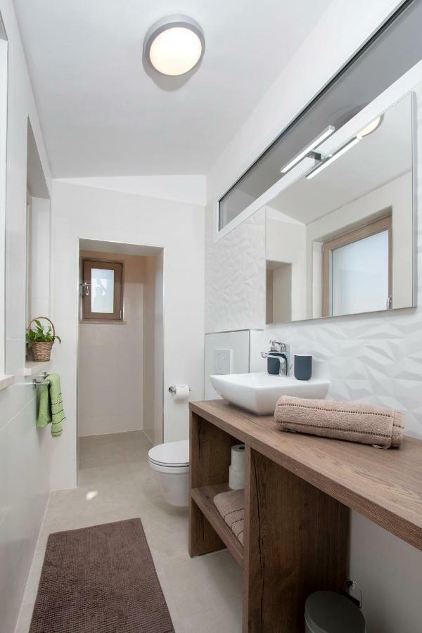 Sunsplash Apartments Пула Екстер'єр фото