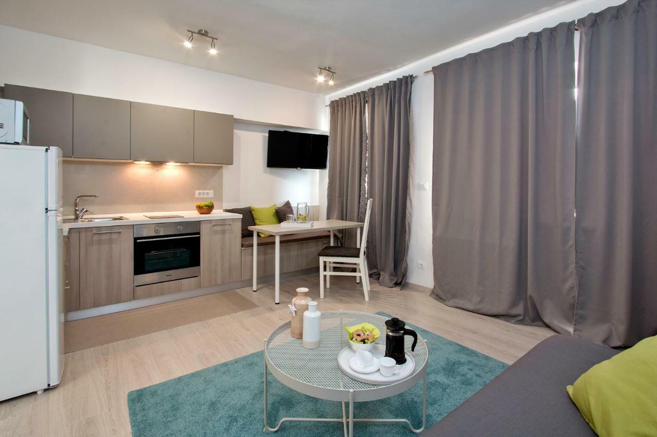 Sunsplash Apartments Пула Екстер'єр фото