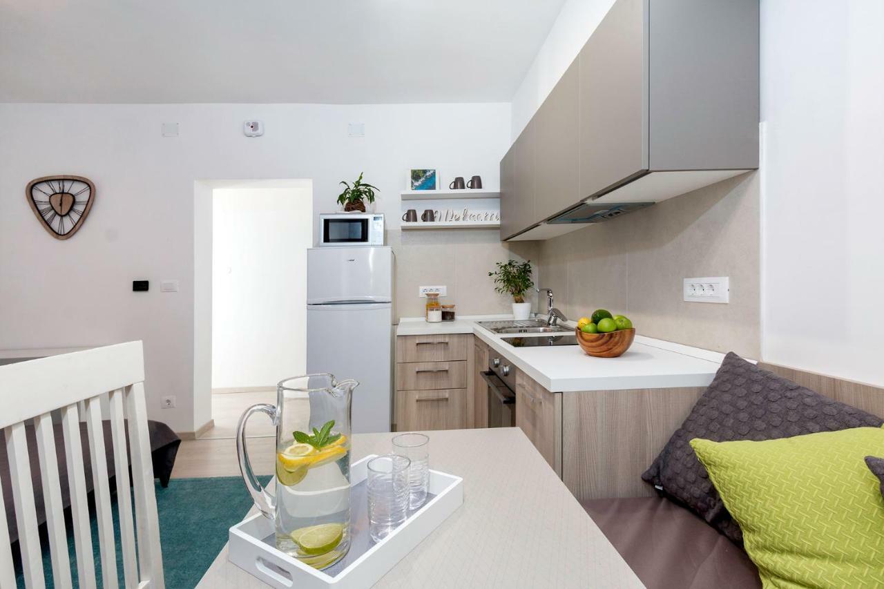 Sunsplash Apartments Пула Екстер'єр фото