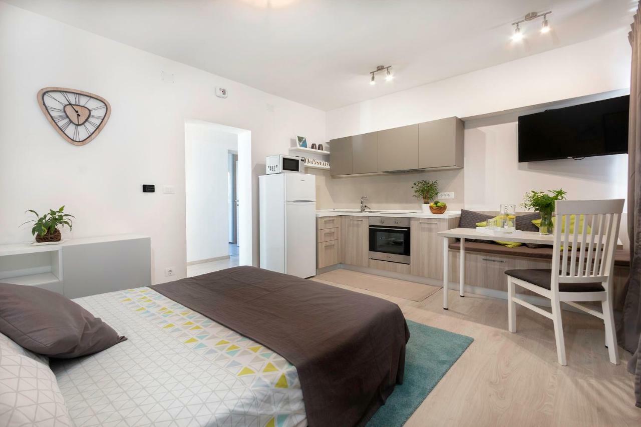 Sunsplash Apartments Пула Екстер'єр фото
