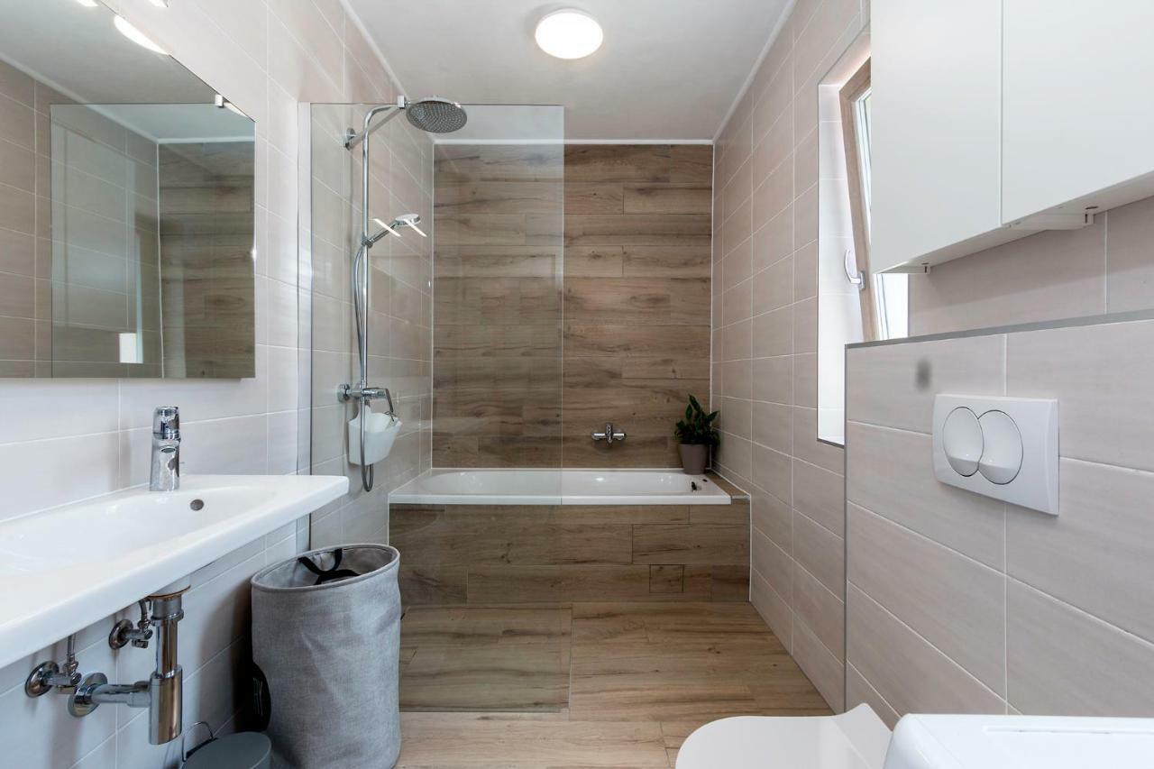 Sunsplash Apartments Пула Екстер'єр фото